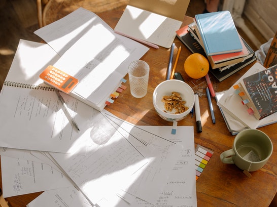 Cours, séries, résumés, parascolaires, des sujets de bac corrigés...